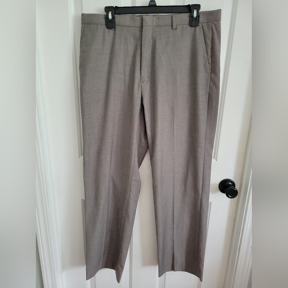 Calvin Klein Men's Gray Pleated Dress Pants Size 34